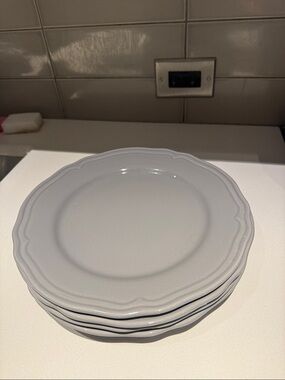 IKEA Light Gray Scalloped Edge Dinner Plates